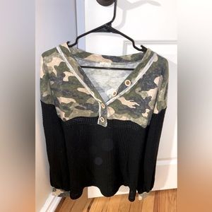 Army print / black knit sweater